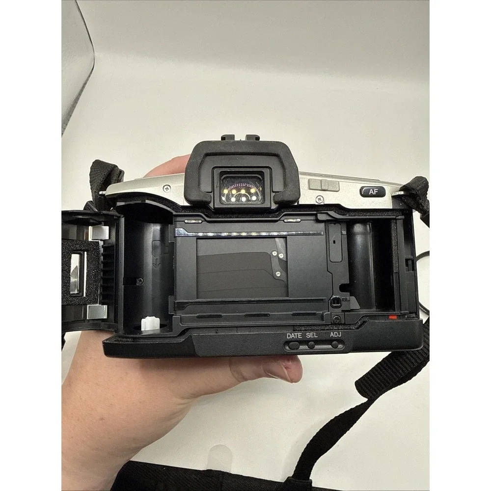 Minolta‎ Maxxum 3 35mm SLR Film Camera w/ Sony 18-70 DT Lens & 2 Filters